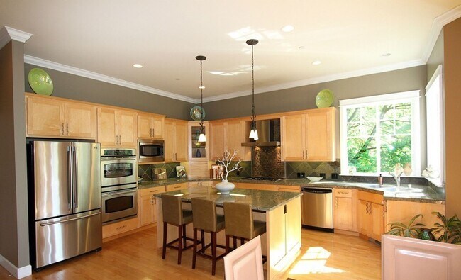 Foto del edificio - Live the Dream in Kirkland! Luxurious Home For Rent