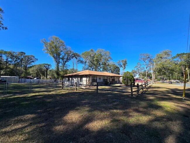 Building Photo - 2606 NE 22nd Ave