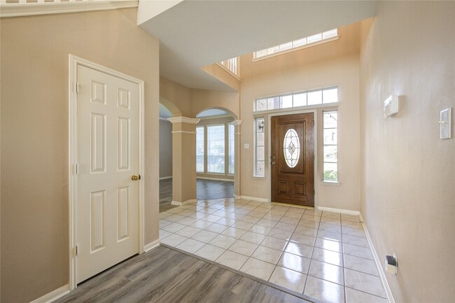Building Photo - 2011 Hickory Bay Ct