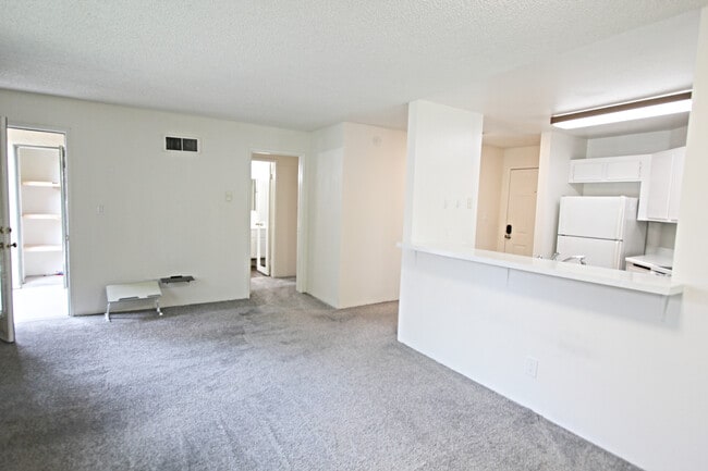 Building Photo - 7575 Charmant Dr
