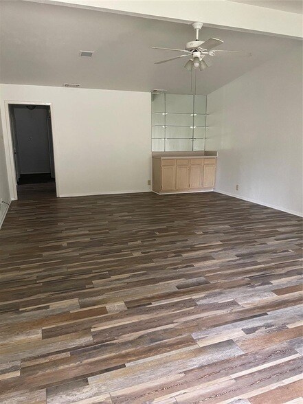 Foto del edificio - 522 Towne House Lane