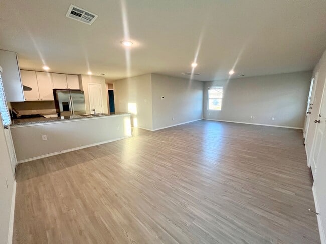 Building Photo - 10631 Varmus Dr