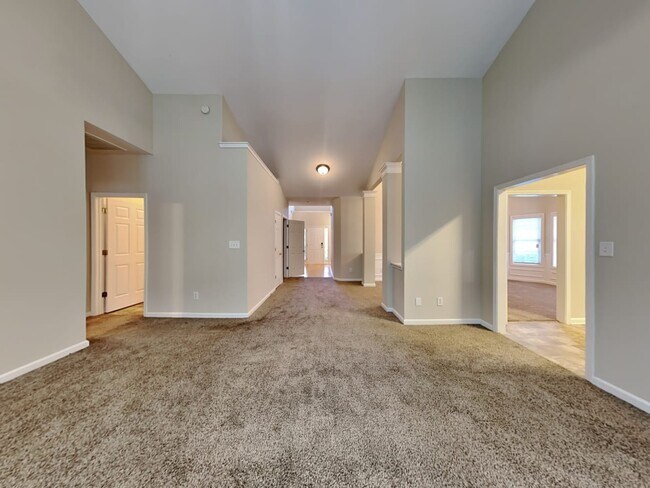 Building Photo - 1215 Chandler Ridge Dr