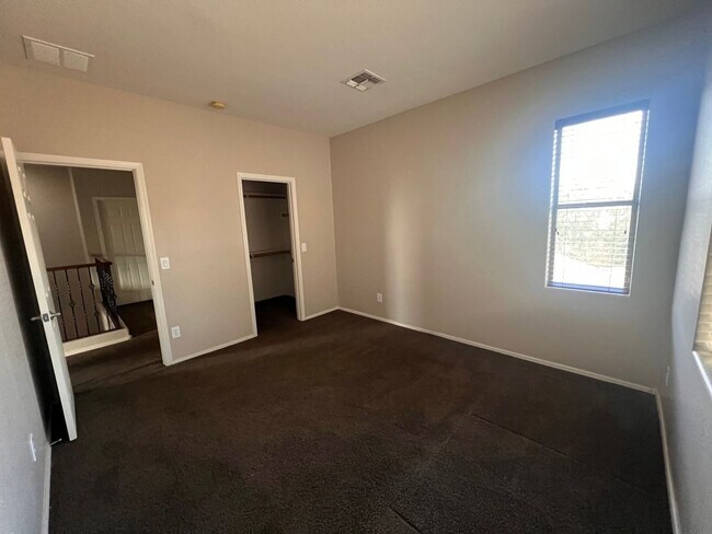 Foto del edificio - 5 Bedroom Single Family Home in Phoenix