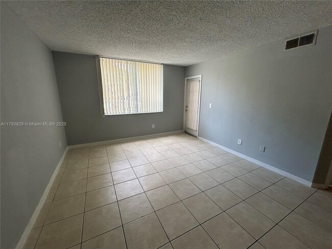 Foto del edificio - 4015 W McNab Rd