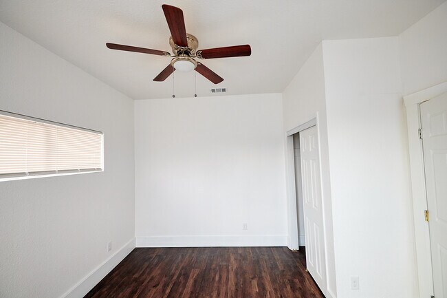 Foto del edificio - 1531 W Summit Ave.
