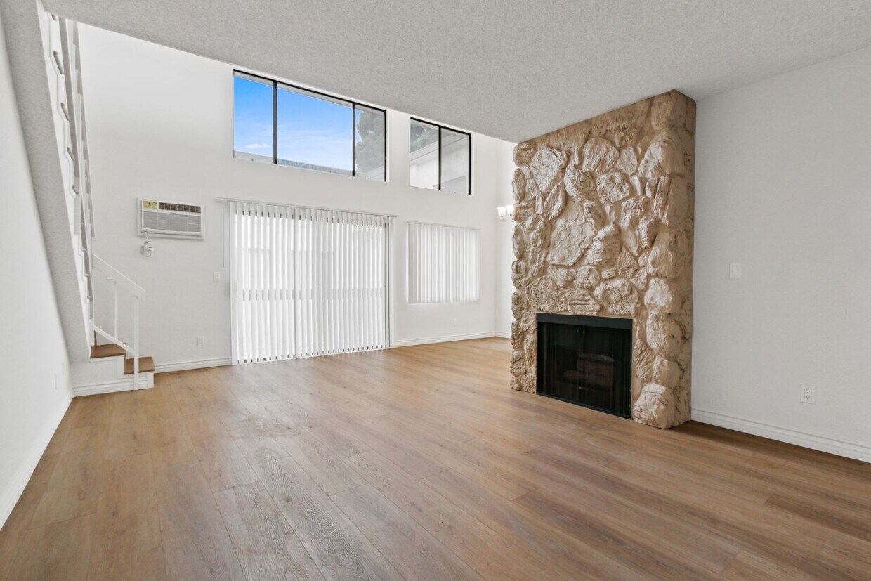 Primary Photo - 3415 McLaughlin Ave