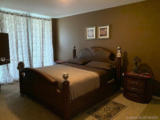 Foto del edificio - 711 Crandon Blvd