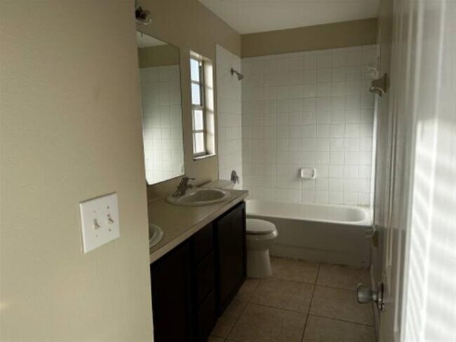 Building Photo - Tampa Awesome Home
