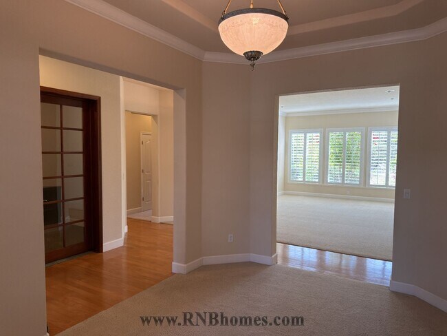 Foto del edificio - 121 Dunbarton Ct