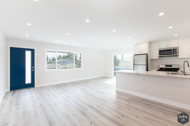 Building Photo - 3872 Bentley Ave