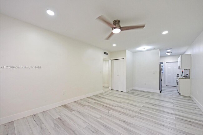 Foto del edificio - 3671 SW 11th St