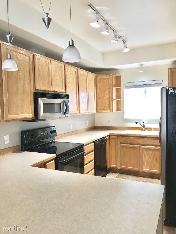 Building Photo - 2 br, 1.5 bath Townhome - 9221 Commons Place