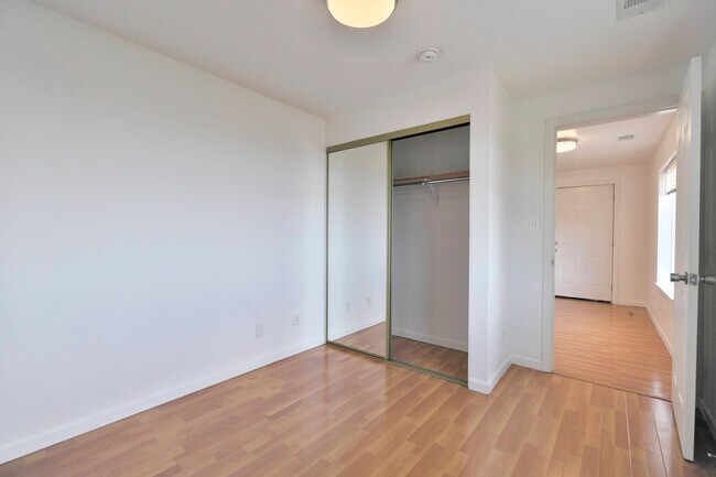 Building Photo - 159 Oakridge Dr