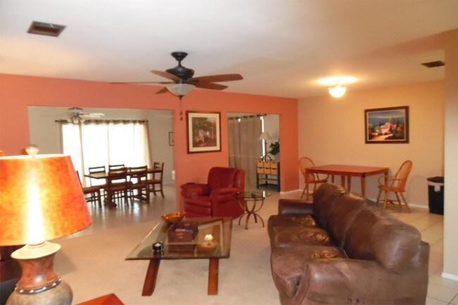 Building Photo - 4204 Surfside Ct