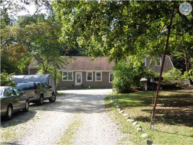 Building Photo - 27A-27B Laurel Lane