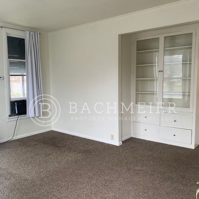 Building Photo - SW 1st Triplex