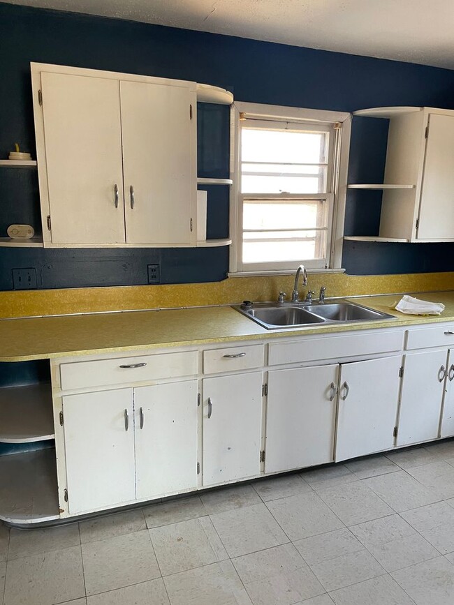Building Photo - 2 BEDROOM 1 BATHROOM HOUSE FOR RENT