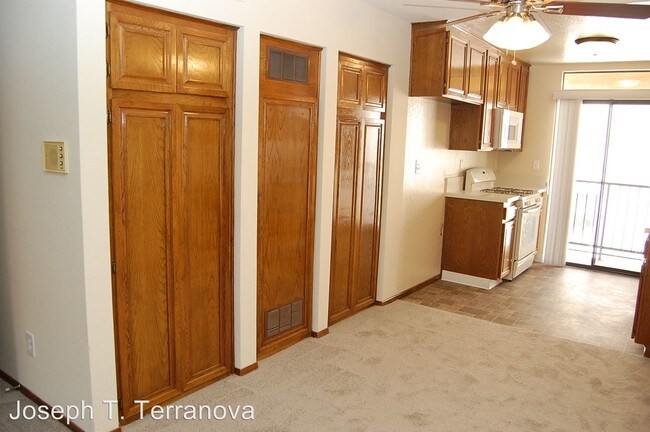 Foto del edificio - 536 E Cypress Ave