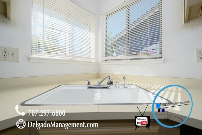Foto del edificio - East Vallejo 3bd Townhome
