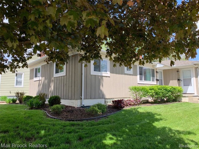 1202 Junction St Plymouth Mi 48170 House For Rent In Plymouth