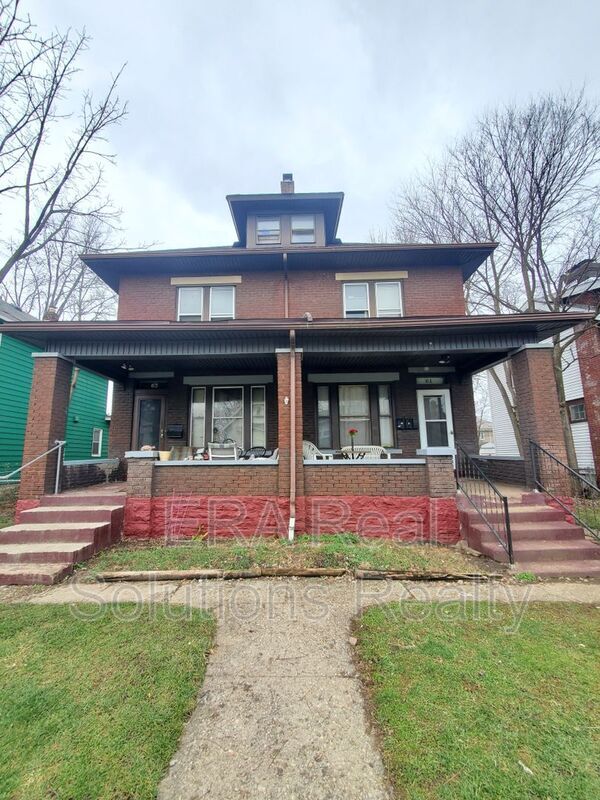 Primary Photo - 63 S Richardson Ave