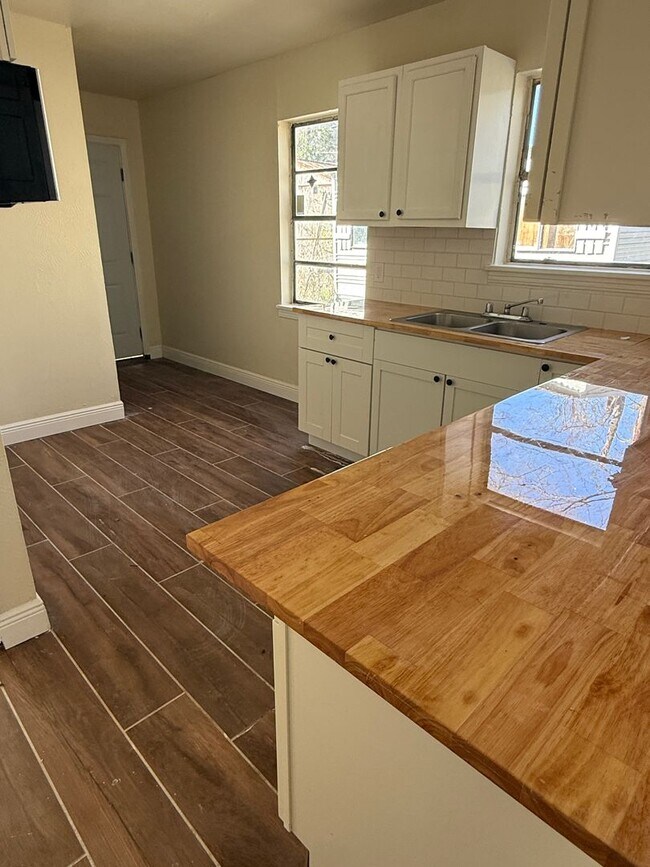 Foto del edificio - 2 Bedroom 1 Bathroom