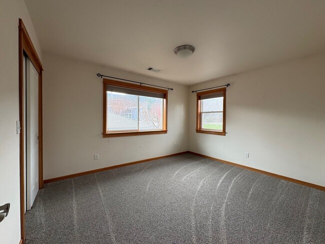 Building Photo - 810 Park St