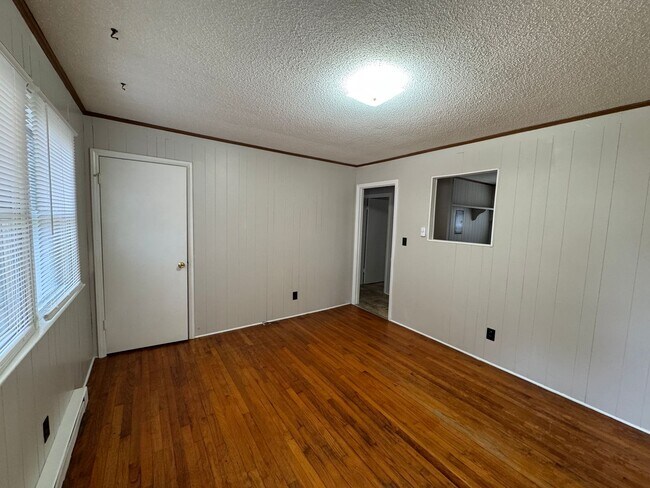 Foto del edificio - Available to Show