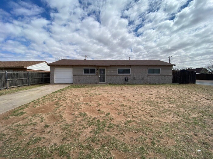 3 bed 2 bath with large backyard! House Rental in Midland, TX