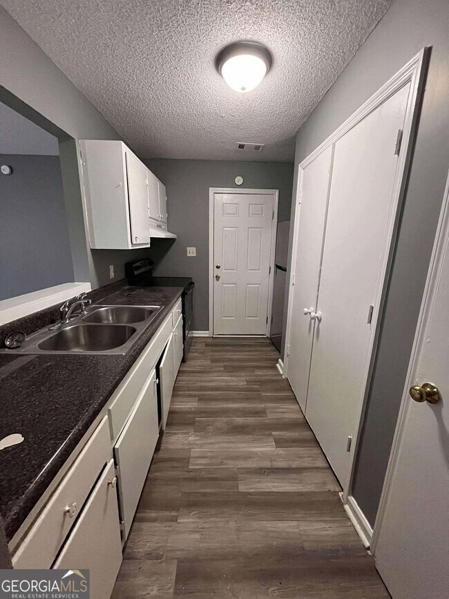 Foto del edificio - 1445 Woodliff St