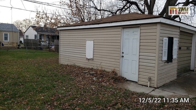 Building Photo - 11330 Ford Ave