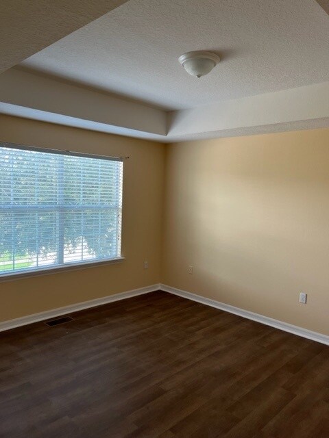 Building Photo - 1555 Scarlet Oak Loop
