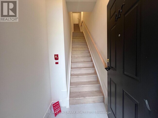 Building Photo - 440 Parliament St