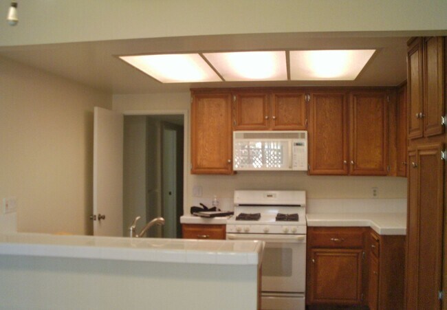 Foto del edificio - Spacious 2 Story Corona Condo