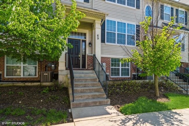 Foto del edificio - 69 Melrose Ct