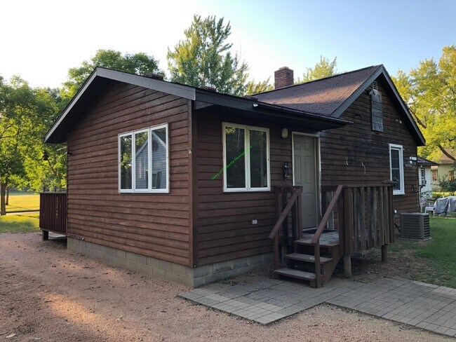 Building Photo - SHORT TERM LEASE! Now through May 2024! Gr...