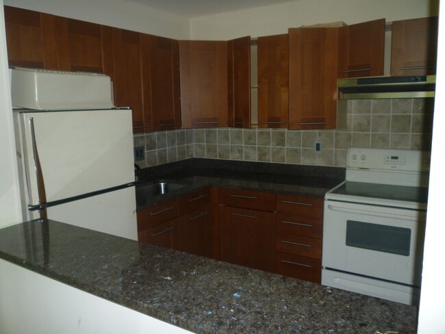 Building Photo - 15 Donna Dr