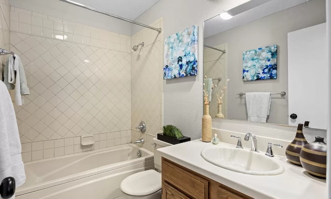 Building Photo - 1815 S Deframe St