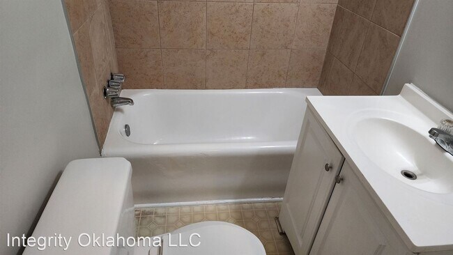 Foto del edificio - 3 br, 2 bath House - 1825 Northwest 28th S...