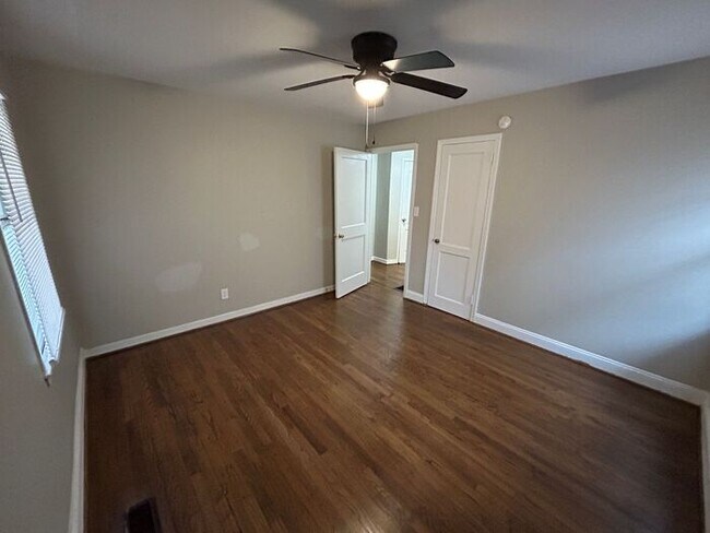 Foto del edificio - Adorable 3-Bedroom Home with Fenced Backya...