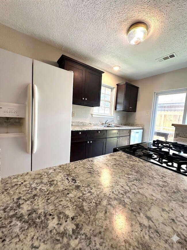 Foto del edificio - 9302 Golden Sunshine Dr