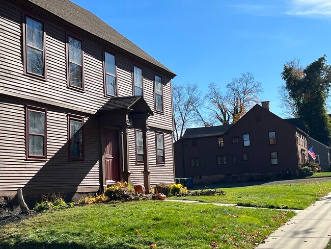 Building Photo - 883 Worthington Rdg