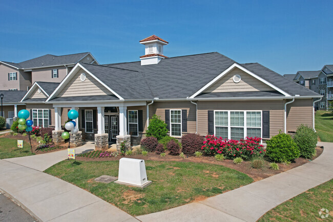 Building Photo - Woodland Heights of Greensboro