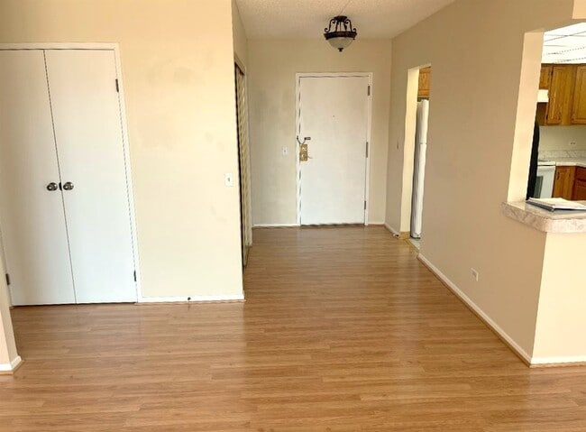 Building Photo - 9118 Elmwood Dr
