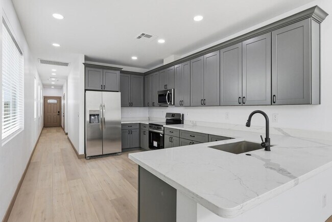 Foto del edificio - 2805 Trumbull Rd