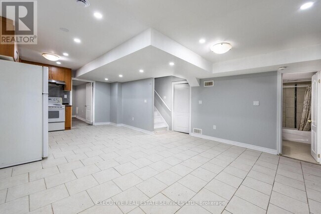 Building Photo - 6 Gosling St