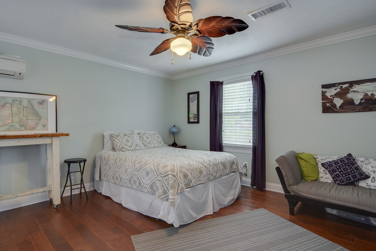Queen Bed - 3113 Holly Haven Dr