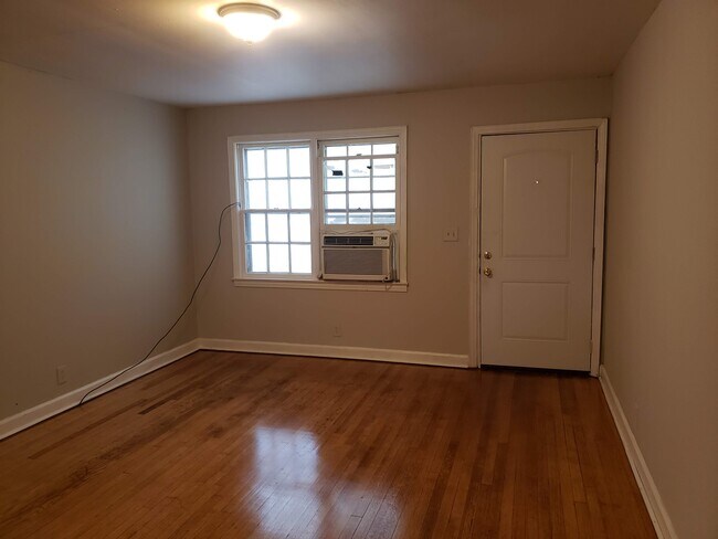 Building Photo - 11 Averill St