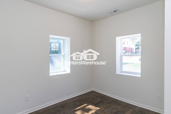 Building Photo - 2305 E 37th St
